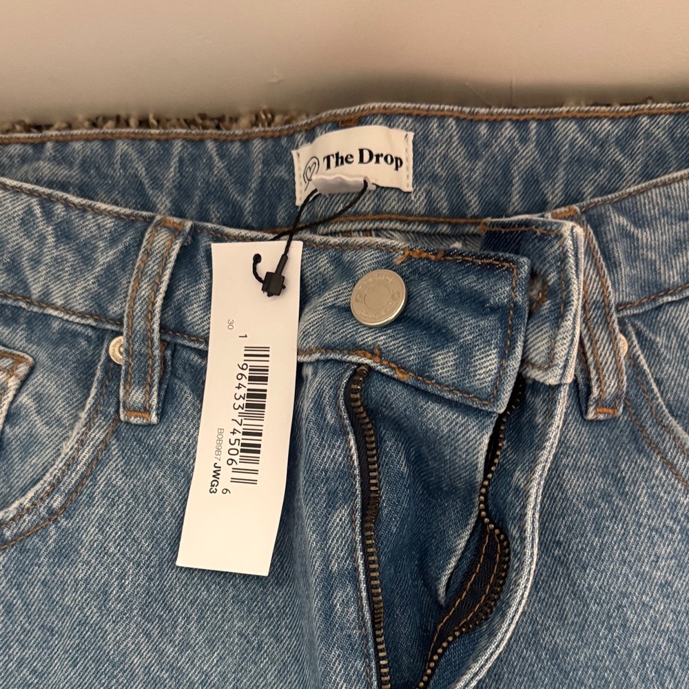 Women’s The Drop  Light Blue Distressed Jeans - Picture 2 of 2